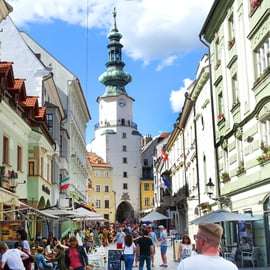 Wenen: rondleiding door Bratislava en Devín-kasteel via Hainburg