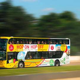 Wenen: Hop-on-hop-off-bustour met een sightseeingbus