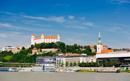 Tour van Wenen naar Bratislava per bus en boot