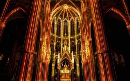 Wenen: Licht van de Schepping Votiefkerk Immersieve lichtshow