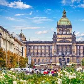 Vanuit Wenen: dagtour met gids door Tsjechië – Praag en Brno