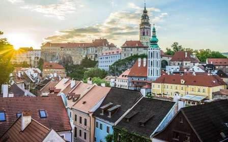 Wenen: Transfer naar Praag via het fabelachtige Cesky Krumlov