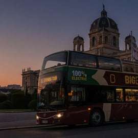 Wenen: Big Bus City Highlights Night Tour met live gids