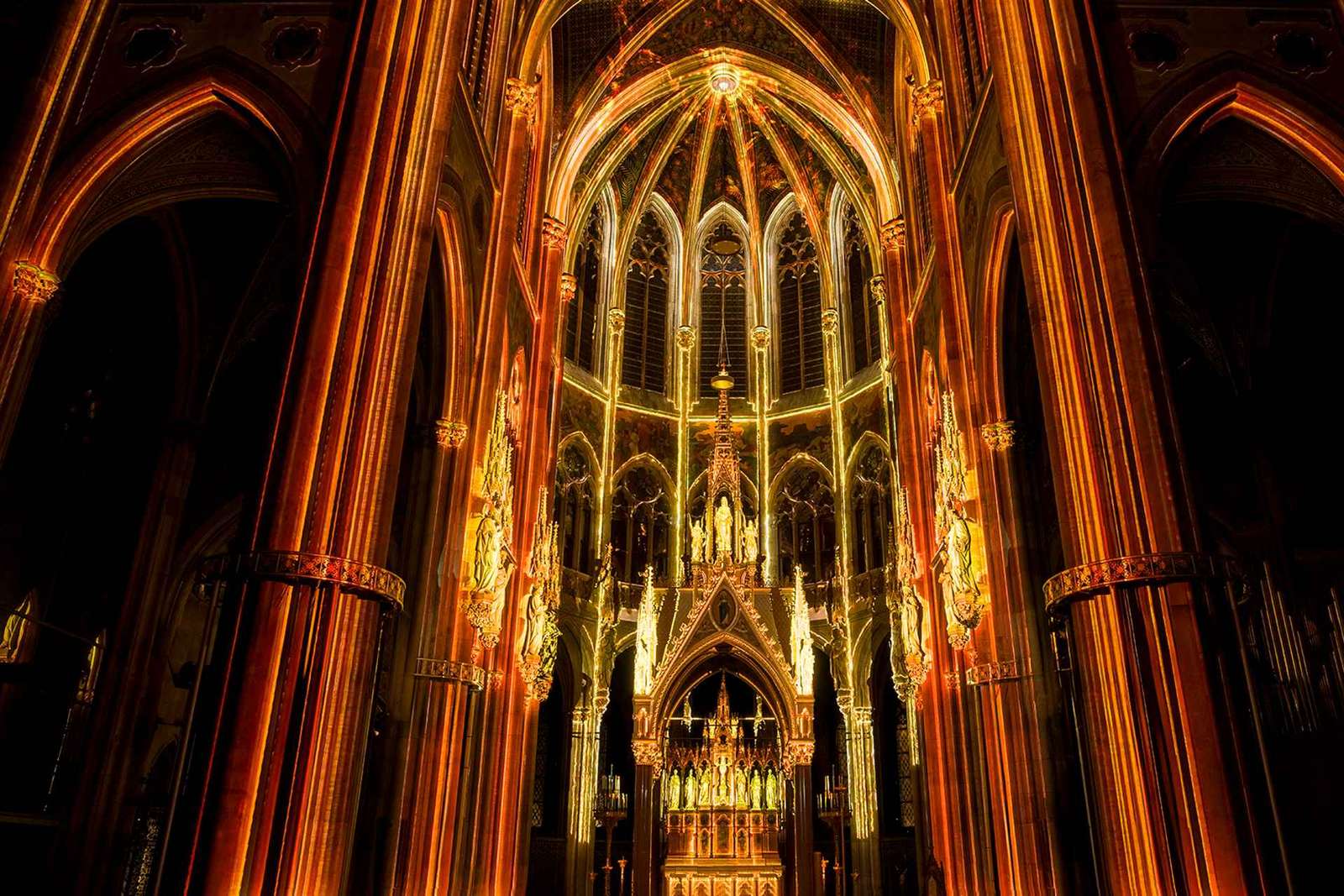 Wenen: Licht van de Schepping Votiefkerk Immersieve lichtshow