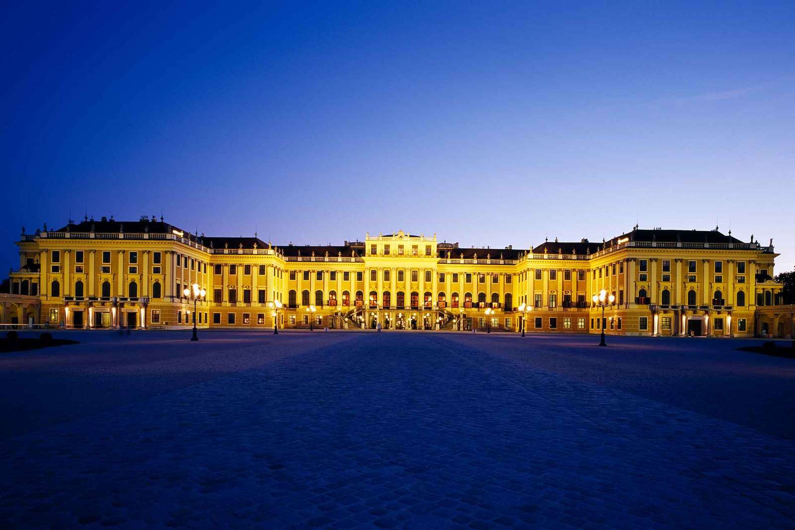 Wenen: After-Hours Schönbrunn Paleis Entree & Concert Ticket