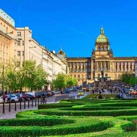 Vanuit Wenen: dagtour met gids door Tsjechië – Praag en Brno