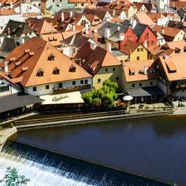 Wenen: Transfer naar Praag via het fabelachtige Cesky Krumlov