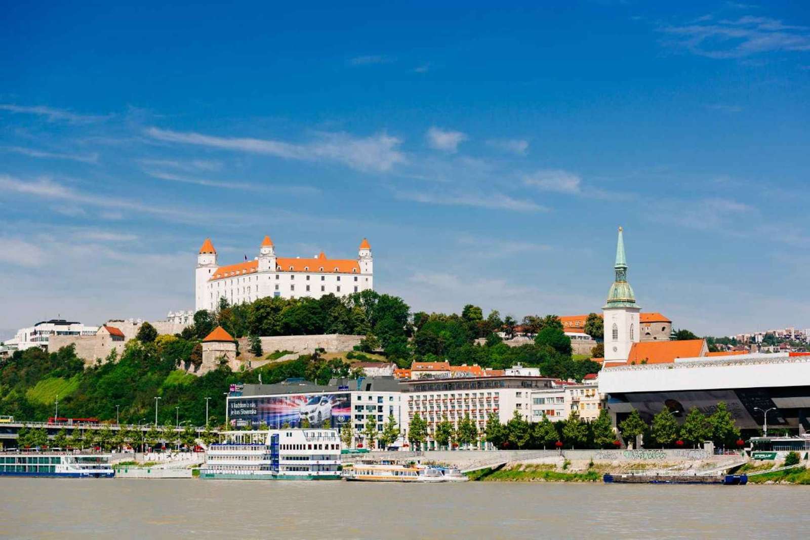 Tour van Wenen naar Bratislava per bus en boot