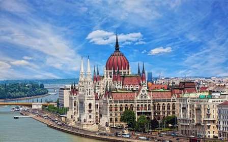 Vanuit Wenen: rondreis van één dag met gids naar Bratislava en Boedapest